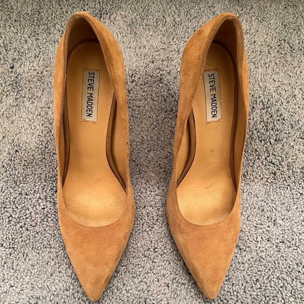 Steve Madden pointed block heel shoe in tan